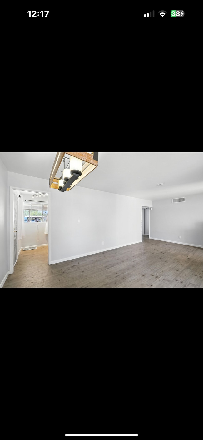 Foto del edificio - 5720 E 4th St