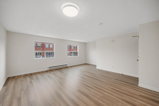 Photo du bâtiment - 77 Lakeshore Rd