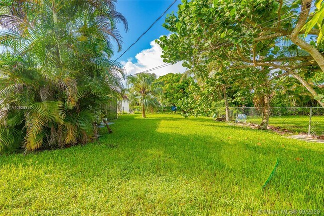 Building Photo - 4110 Woodside Dr