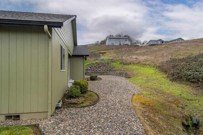 Foto del edificio - 233 Palmdale Ave