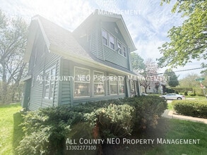 Building Photo - 126 E Mapledale Ave