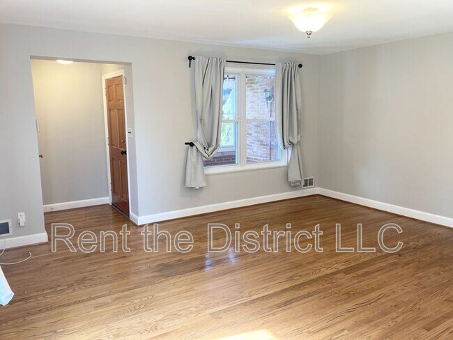 Foto del edificio - 4819 8th St NE