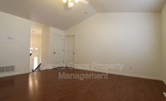 Building Photo - 5223 Treyden Cir