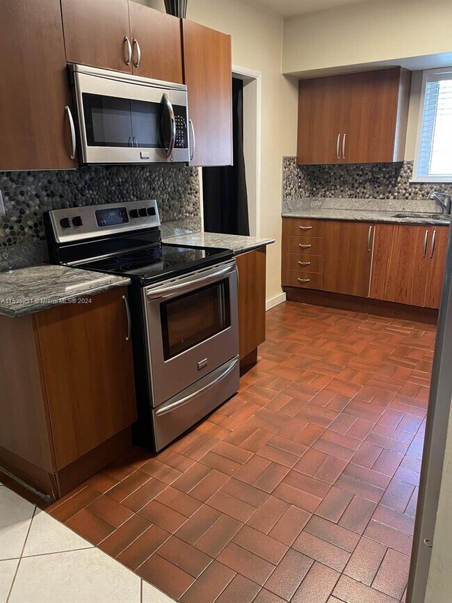 Building Photo - 14825 NE 9th Ct