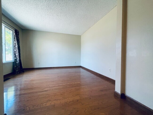 Building Photo - Move- In Pittsburg Home 3bed/2bath !!!!