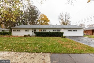 Building Photo - 4 Knickerbocker Dr