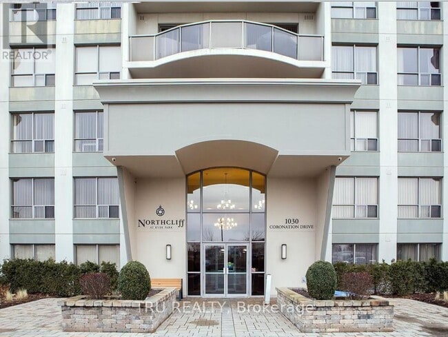 Building Photo - 1030 Coronation Dr