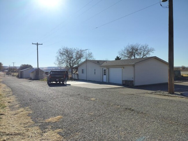 Foto del edificio - 4 BD / 2 BA Family Home in Hammett, ID!