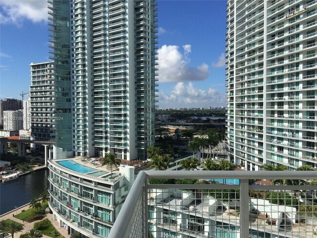 Foto del edificio - 350 S Miami Ave