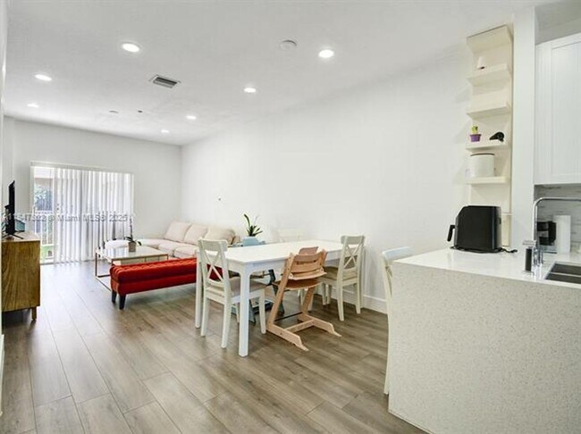 Foto del edificio - 5630 NW 114th Path