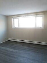 Building Photo - 10730 84 Av NW