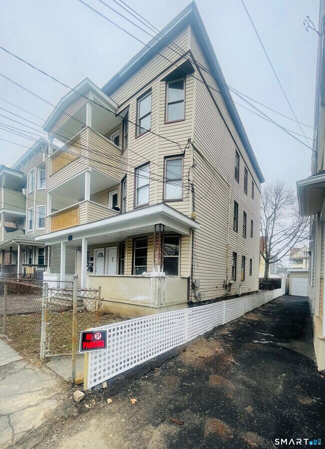 Foto del edificio - 88 Waldorf Ave