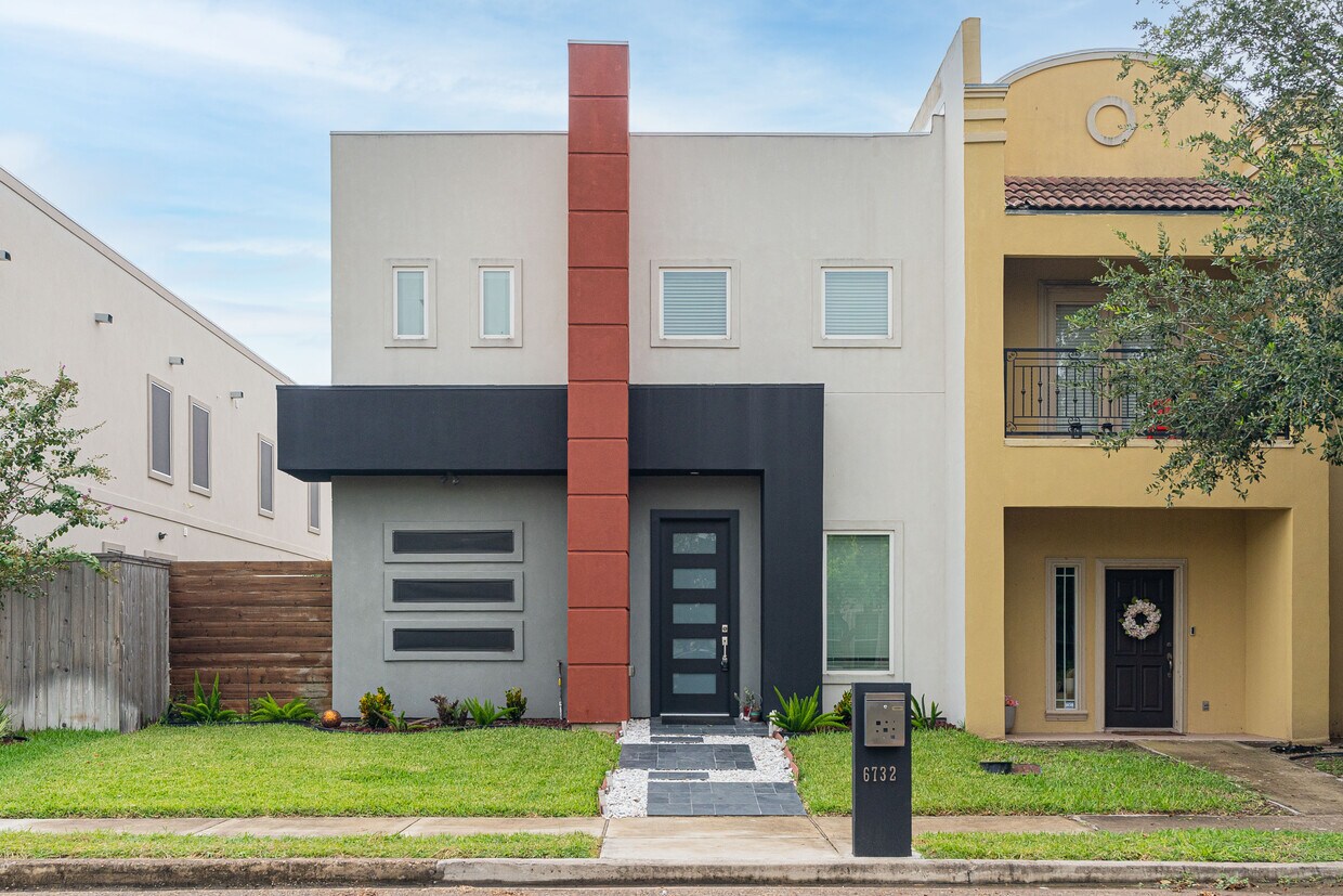 Primary Photo - 6732 N 4th St