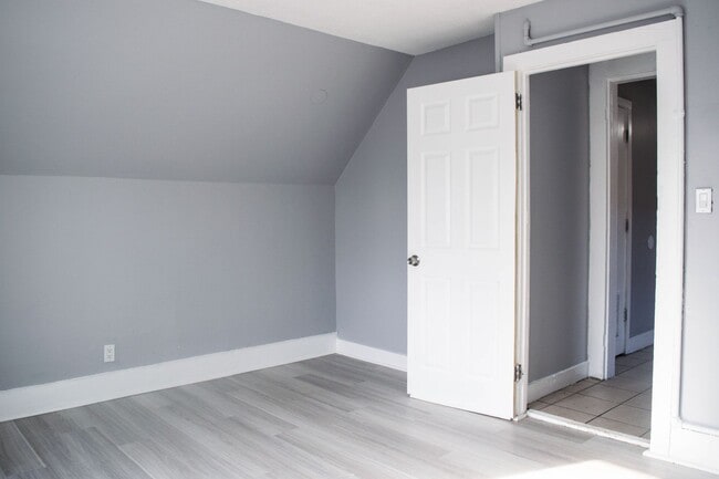 Building Photo - 91 Henry St