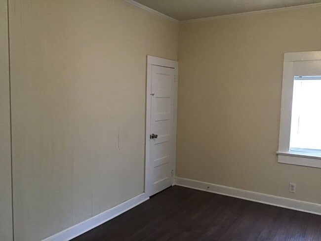 Building Photo - Recently Upgraded 3 Bedroom in Downtown Ro...