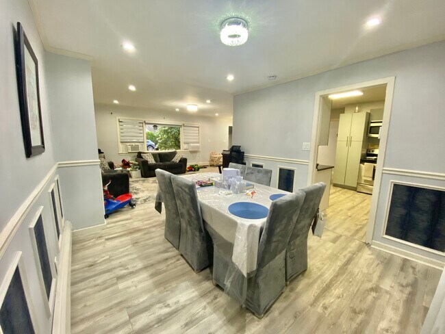 Foto del edificio - 107 Baker Hill Rd