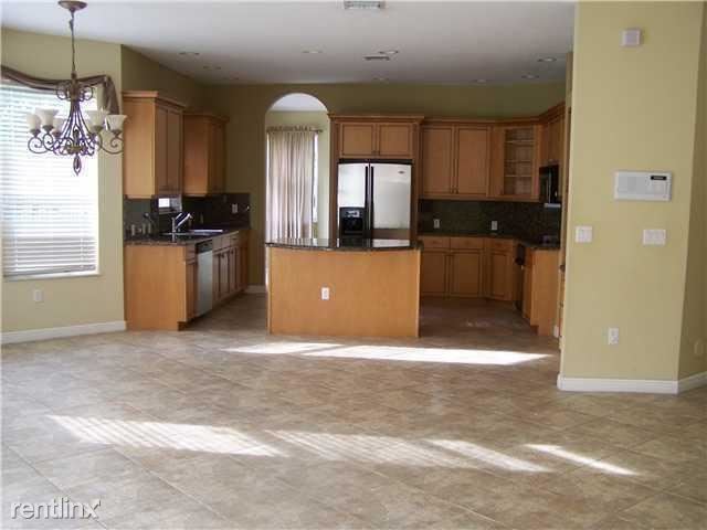 Building Photo - 4927 SW 167th Ave