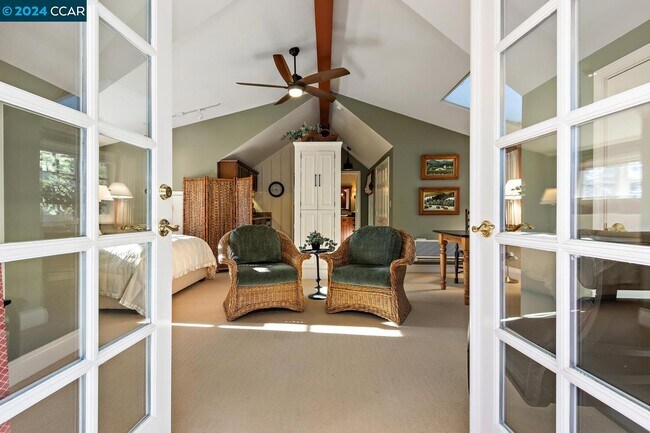 Building Photo - 391 Bryan Dr