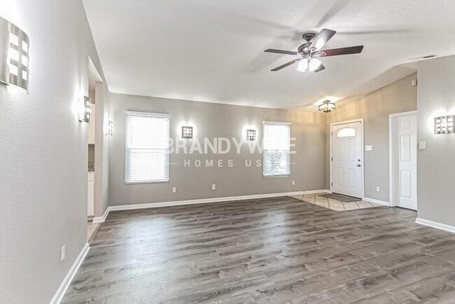 Building Photo - 944 Streamside Dr