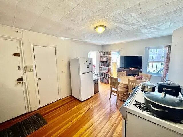 Building Photo - 93 Endicott St