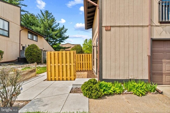 Building Photo - 544 Glen Ct