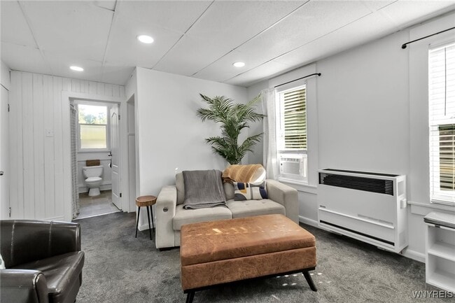 Building Photo - 102 Main St