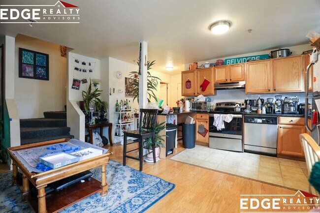 Building Photo - 33 Raymond St