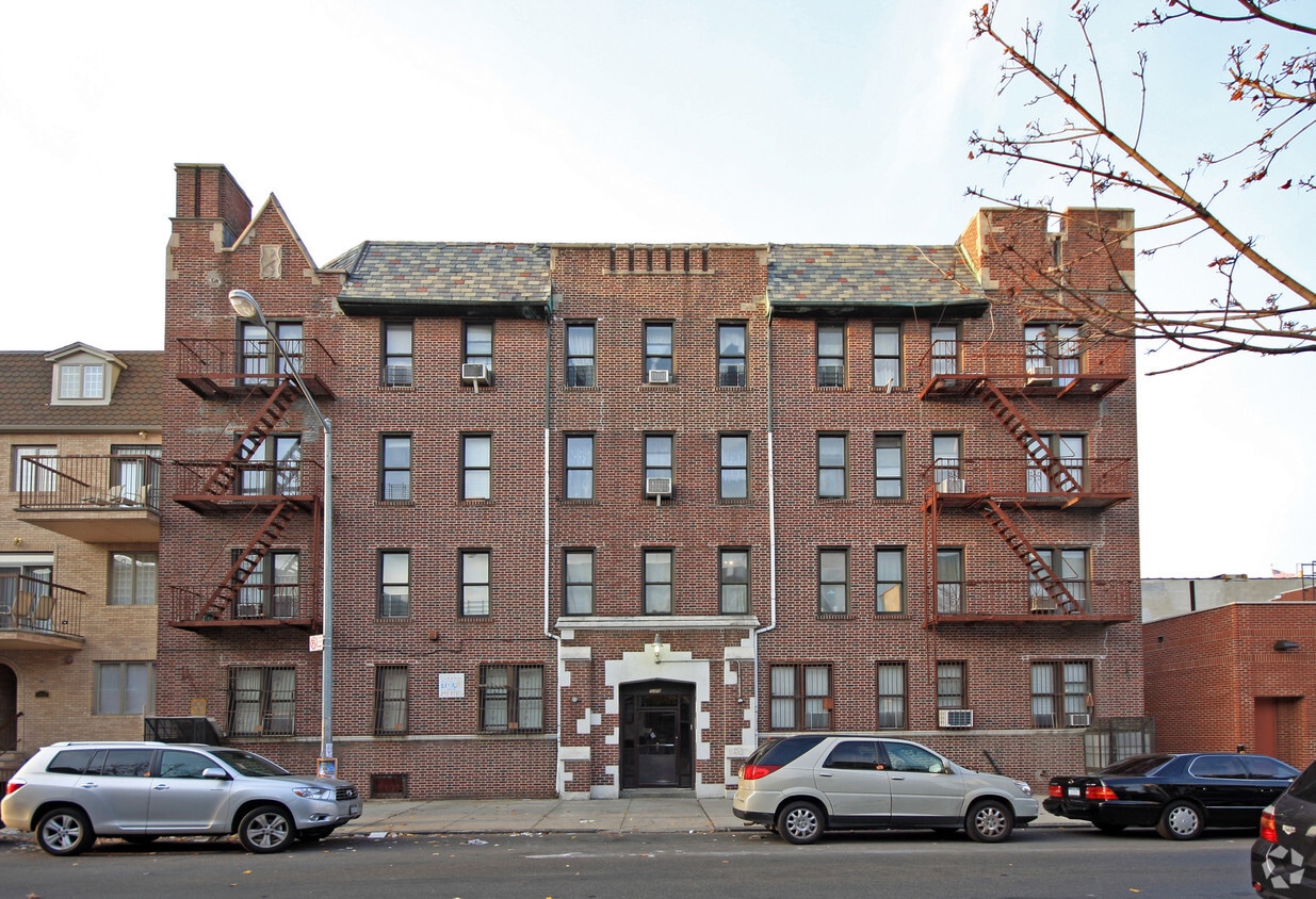 Primary Photo - 1320 47th St