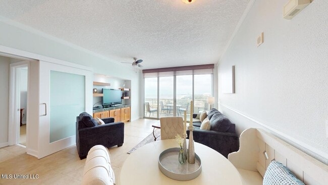 Foto del edificio - 2060 Beach Blvd