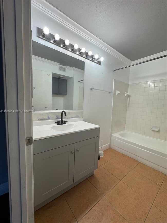 Building Photo - 2881 N Oakland Forest Dr