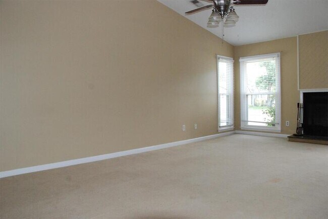 Building Photo - 1113 Tall Oak Dr