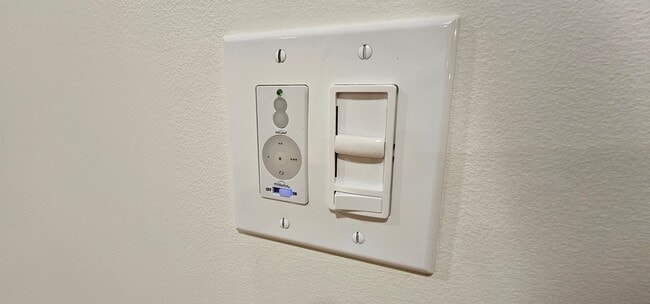 Building Photo - 2774 S Park Rd