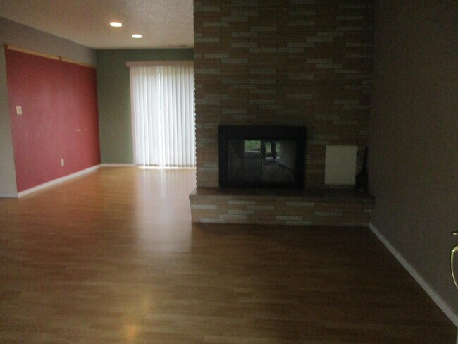 Foto del edificio - 4780 Cody Ave