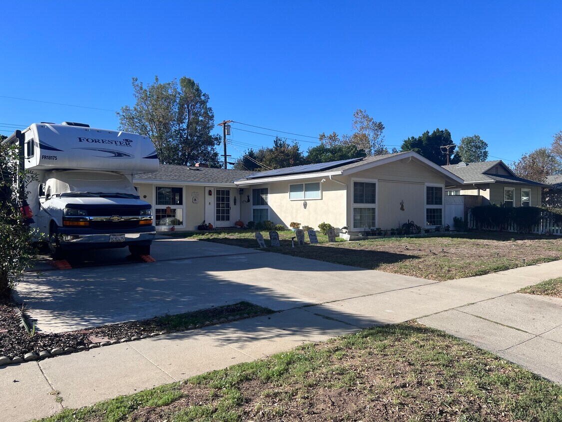 Foto principal - 22848 Cantara St