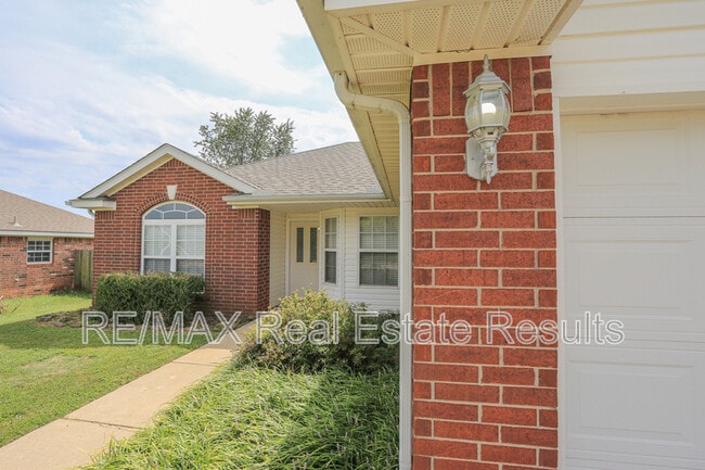 Building Photo - 1071 Evergreen St