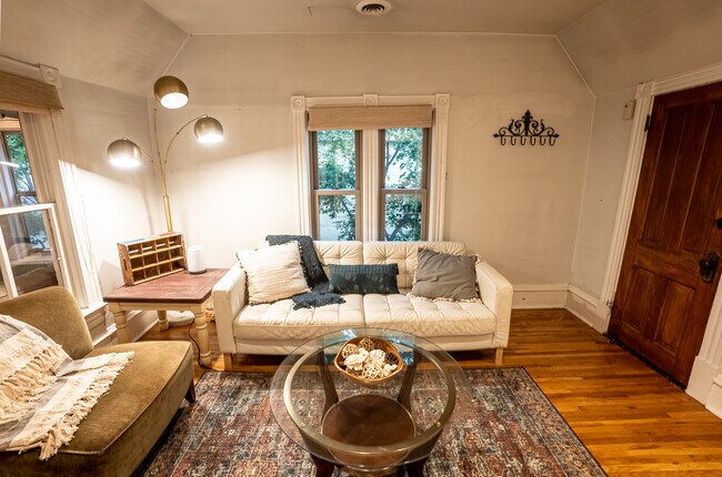 Main Living Room - 623 Taylor St NE