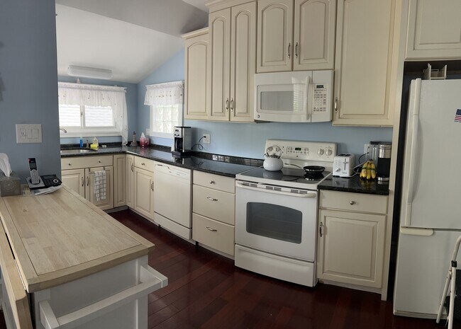 Building Photo - 15 W Connecticut Ave