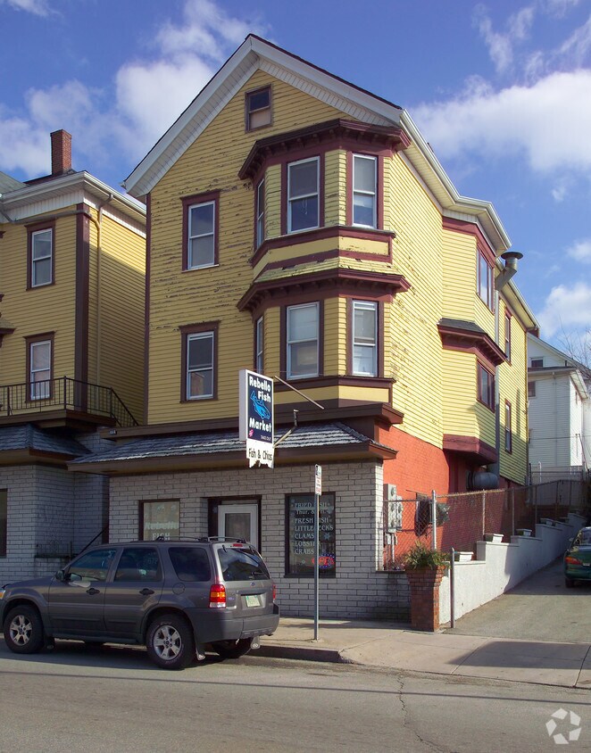 Primary Photo - 446 S Main St
