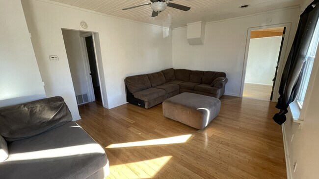 Foto del edificio - 1102 Sandy Hollow Rd