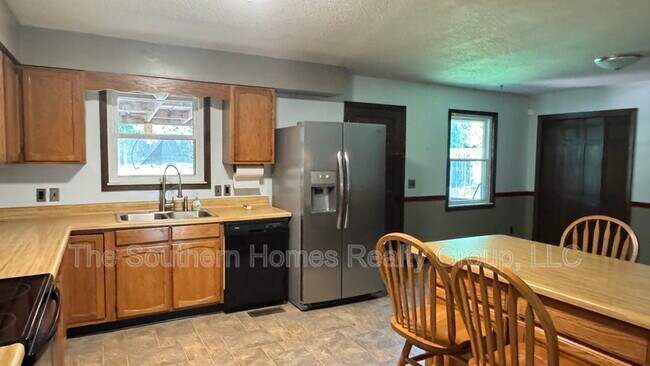 Foto del edificio - 1305 Ridgeway Cir