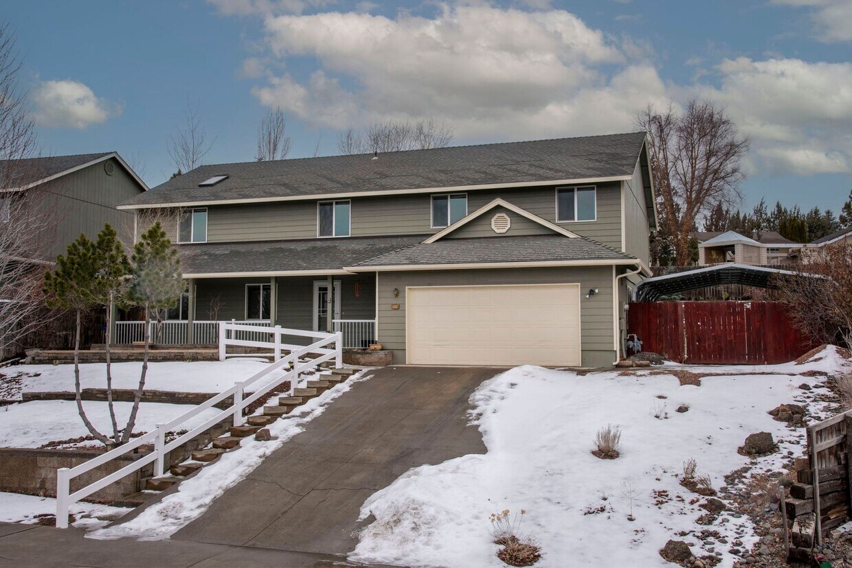 Primary Photo - SPACIOUS HOME W/ MOUNTAIN VIEWS & LARGE BO...