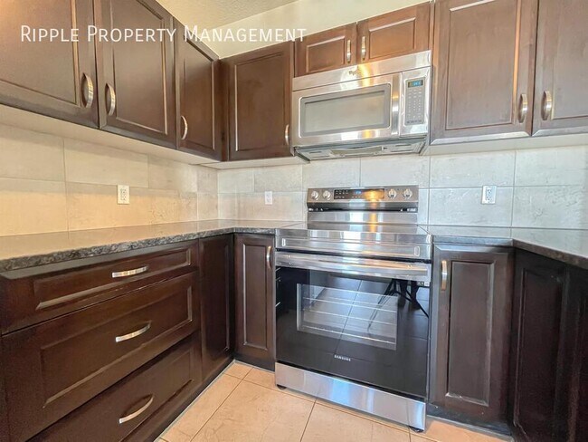 Photo du bâtiment - Modern 2 Beds, 2 Baths Apartment/Condo | 2...