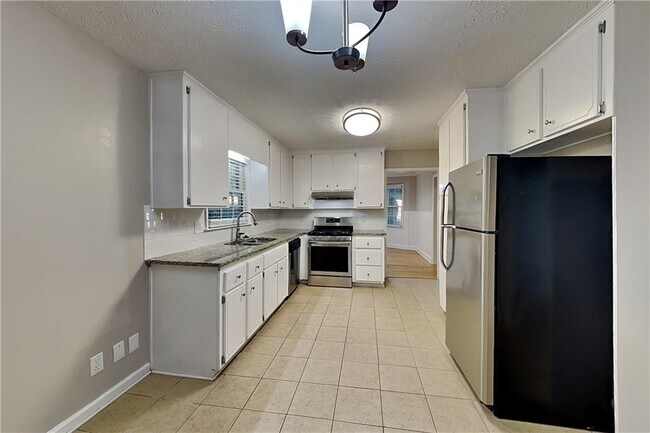 Building Photo - 327 Pine Trail