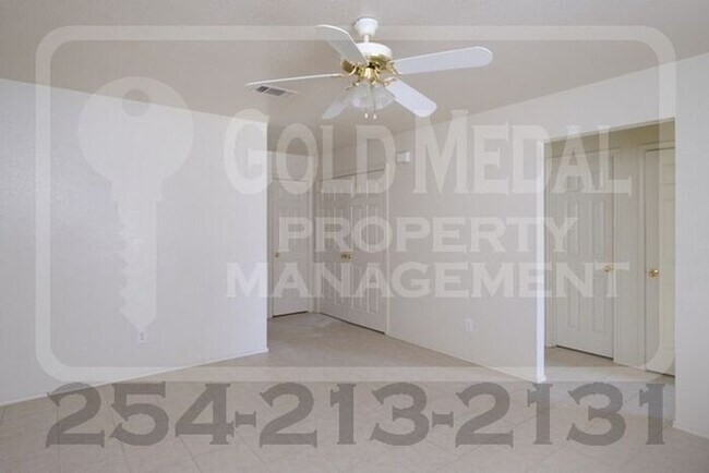 Building Photo - 3402 Hereford Ln