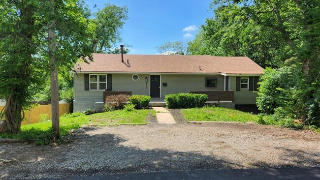 Building Photo - 8430 Oak St