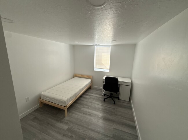 Building Photo - 443 Emery Ave