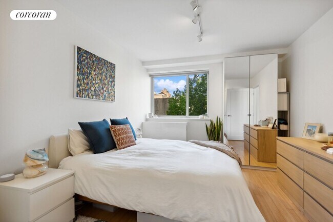 Foto del edificio - 301 W 115th St