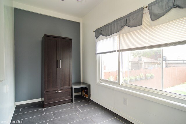 Foto del edificio - 3835 N Western Ave