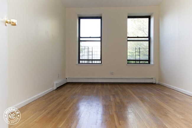 Foto del edificio - 421 Throop Ave