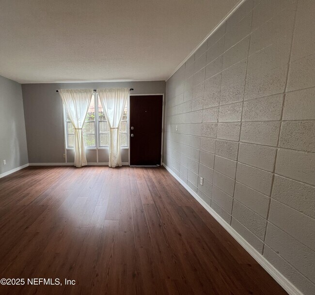 Foto del edificio - 2960 Remington St